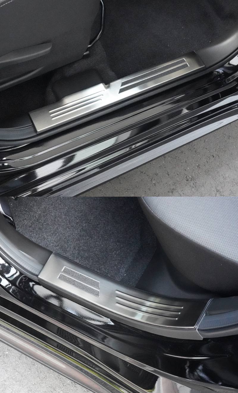 新型スイフト/スイフトスポーツ サイドステップ 内側スカッフプレート 4P 車体保護ゴム付き 選べる3カラー シルバーヘアライン ブラックヘアライン カーボン調｜SUZUKI スズキ SWIFT Swift Sport ZC ZD 専用 内装 保護 カスタム パーツ ドレスアップ アクセサリー 社外品