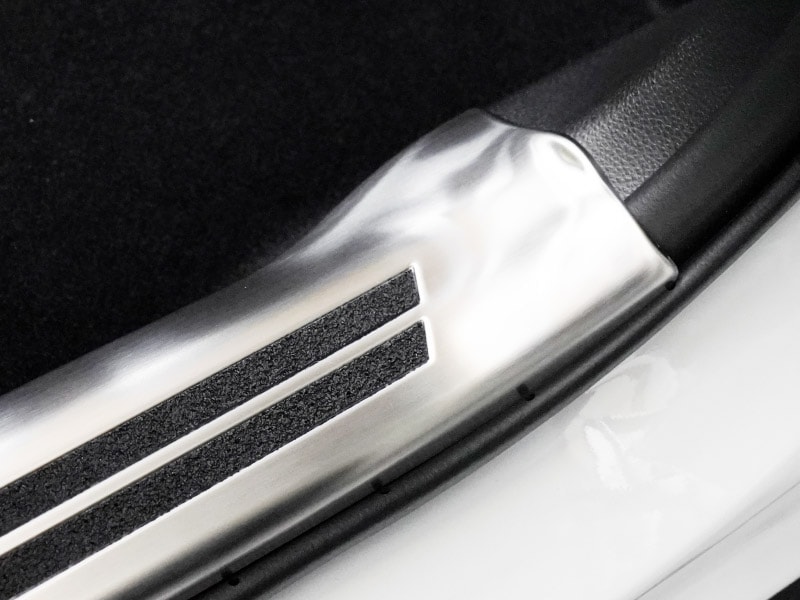 新型RAV4 60系 スカッフプレート サイドステップ内側 フロント・リアセット 4P 滑り止め付き シルバーヘアライン ｜トヨタ TOYOTA ラブフォー AXAN64 専用 プラグインハイブリッド PHEV 対応 内装 足元 保護 パーツ アクセサリー ドレスアップ オプション 社外