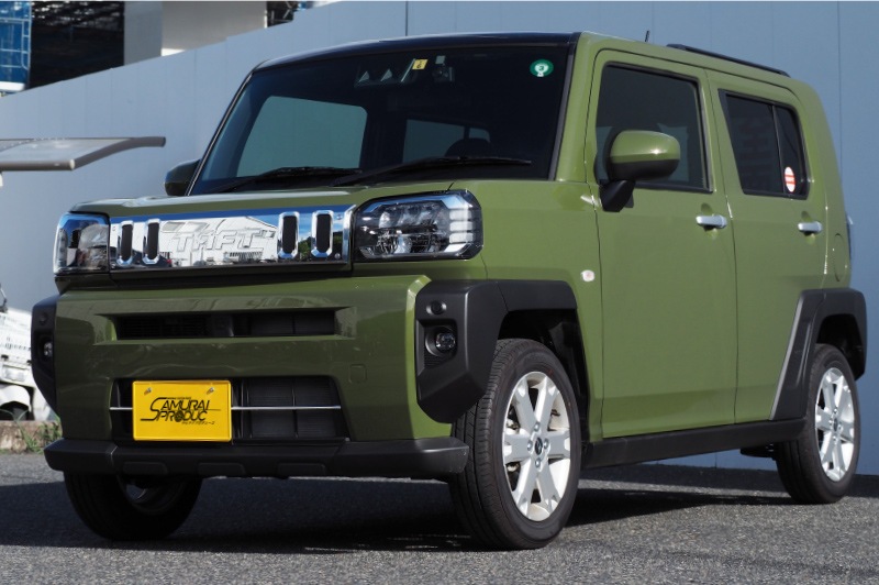 タフト ロアグリルガーニッシュ 2P 鏡面仕上げ ｜ダイハツ DAIHATSU TAFT フロント フェイス グリル モール トリム 外装 アウター エクステリア エアロ ガーニッシュ カスタム 専用 パーツ ドレスアップ アクセサリー 社外品 オプション
