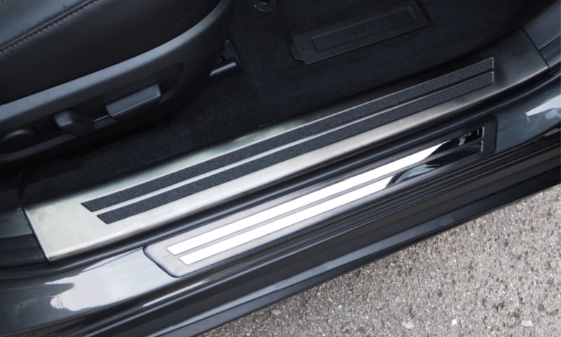 【セット割】 CX-30 サイドステップ 内側スカッフプレート＆外側 滑り止め付き 4P ブラックヘアライン｜マツダ MAZDA CX30 DM8P DMEP ドレスアップ アクセサリー 社外品 カスタム パーツ【予約販売/5月20日頃入荷予定】