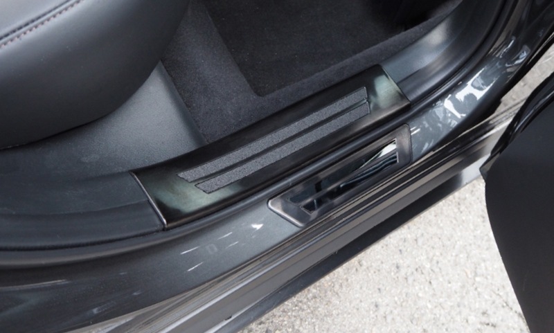 【セット割】 CX-30 サイドステップ 内側スカッフプレート＆外側 滑り止め付き 4P ブラックヘアライン｜マツダ MAZDA CX30 DM8P DMEP ドレスアップ アクセサリー 社外品 カスタム パーツ【予約販売/5月20日頃入荷予定】
