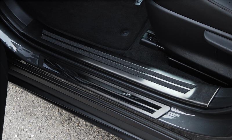 【セット割】 CX-30 サイドステップ 内側スカッフプレート＆外側 滑り止め付き 4P ブラックヘアライン｜マツダ MAZDA CX30 DM8P DMEP ドレスアップ アクセサリー 社外品 カスタム パーツ【予約販売/5月20日頃入荷予定】