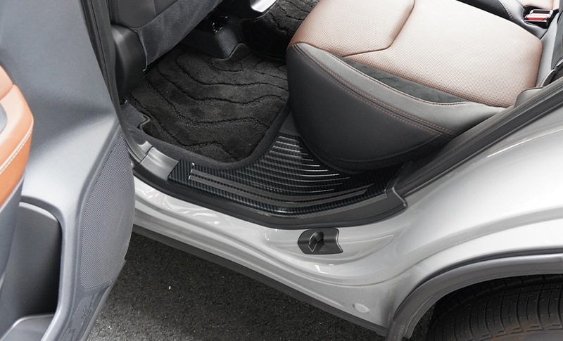 【セット割】新型フォレスター SL系 サイドステップ 内側＆外側 スカッフプレート 6P 保護パーツ2点セット カーボン調｜SUBARU スバル FORESTER 専用 内装 保護 カスタム パーツ ドレスアップ アクセサリー オプション 社外 足元 サイドシル