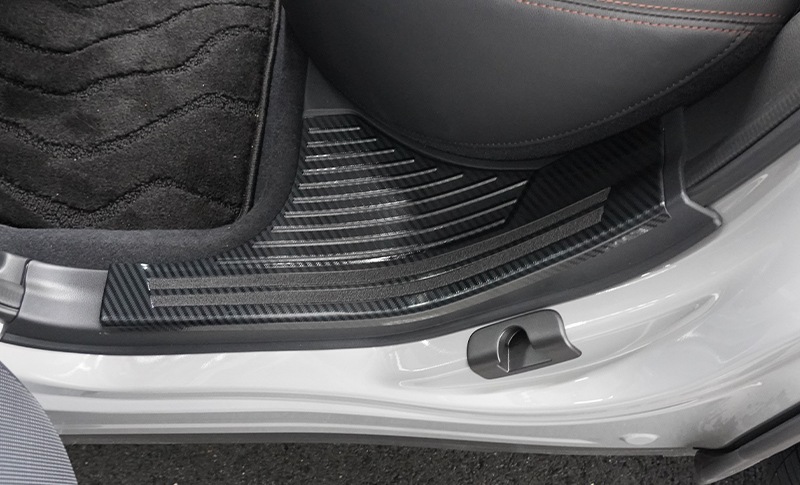 【セット割】新型フォレスター SL系 サイドステップ 内側＆外側 スカッフプレート 6P 保護パーツ2点セット カーボン調｜SUBARU スバル FORESTER 専用 内装 保護 カスタム パーツ ドレスアップ アクセサリー オプション 社外 足元 サイドシル