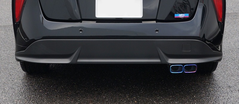 プリウス マフラーカッター チタンカラー スクエアタイプ 2本出し トヨタ Toyota Prius 50系 後期対応 デュアル スラッシュカット カスタム 専用 パーツ ドレスアップ オプション エアロ サムライプロデュース 侍プロデュース