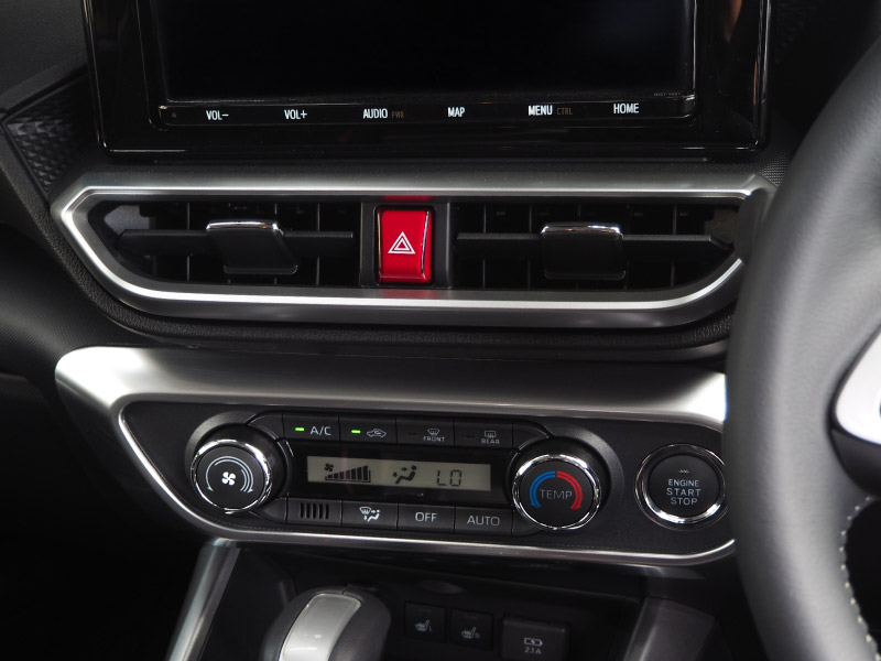 【アウトレット品】ライズ ロッキー レックス エアコンスイッチパネル サテンシルバー 1P｜トヨタ TOYOTA RAIZE ダイハツ DAIHATSU ROCKY スバル SUBARU REX カスタム 専用 パーツ ドレスアップ アクセサリー 社外品 オプション エアロ