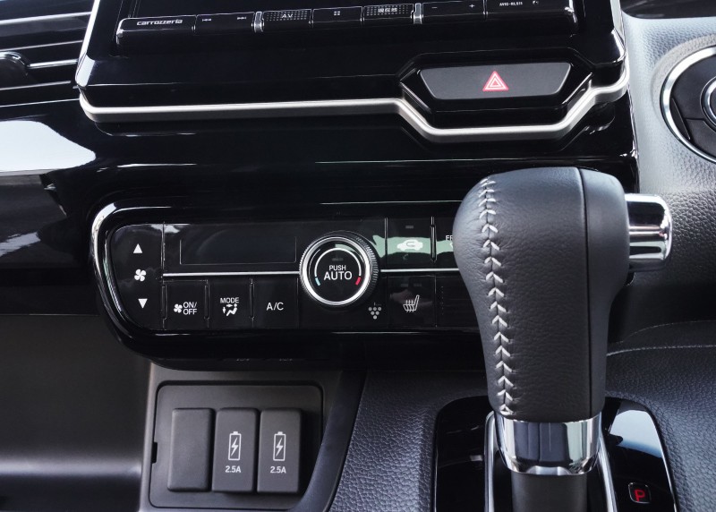 N-BOX�������� JF3/4 ����/��� �������󥹥��å����� ����ƥꥢ�ѥͥ� 1P �ԥ��Υ֥�å��åۥ�� HONDA NBOX CUSTOM ���� ���� �������� �ѡ��� �ɥ쥹���å� ���������꡼ �ҳ��� ���ץ����