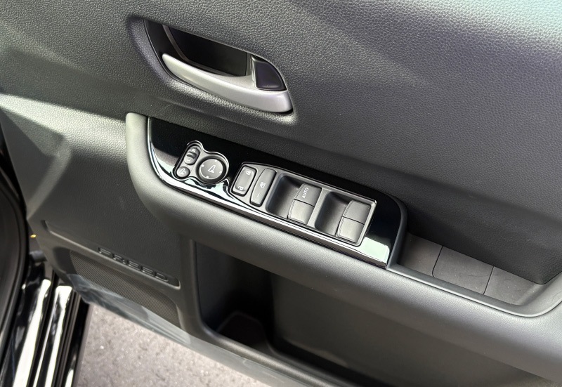 【アウトレット品】新型フリード GT系 エアー クロスター ウィンドウスイッチパネル ピアノブラック｜ホンダ HONDA FREED AIR CROSSTAR 専用 内装 インテリア パネル 保護 カスタム パーツ ドレスアップ アクセサリー 社外品