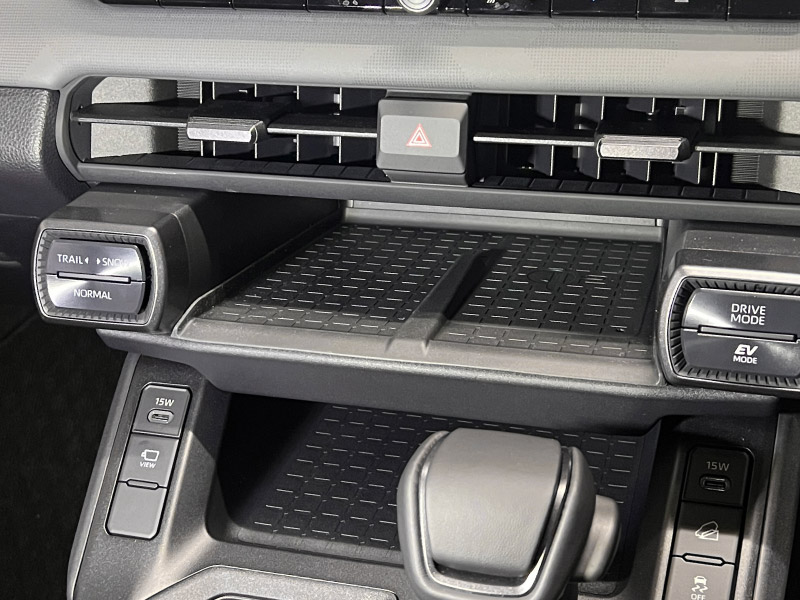 新型RAV4 60系 ワイヤレス充電トレイ用マット ゴムタイプ 1P ブラック 防水｜トヨタ TOYOTA ラブフォー AXAN64 専用 プラグインハイブリッド PHEV 対応 内装 置くだけ ワイヤレス充電 スマホ置き オプション インテリア パネル 内装 社外 カバー 防水 保護 傷防止 キズ隠し 社外【メール便対象/代引き・配達日時指定不可】【予約販売/4月30日頃入荷予定】