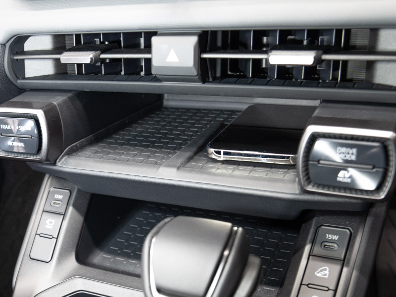 新型RAV4 60系 ワイヤレス充電トレイ用マット ゴムタイプ 1P ブラック 防水｜トヨタ TOYOTA ラブフォー AXAN64 専用 プラグインハイブリッド PHEV 対応 内装 置くだけ ワイヤレス充電 スマホ置き オプション インテリア パネル 内装 社外 カバー 防水 保護 傷防止 キズ隠し 社外【メール便対象/代引き・配達日時指定不可】【予約販売/4月30日頃入荷予定】