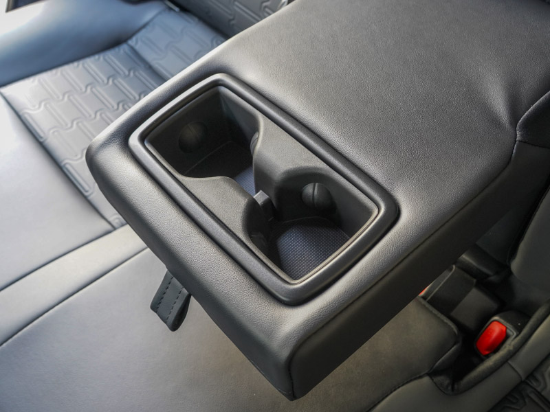 新型RAV4 60系 RAV4 50系 クラウンスポーツ 共通 リアドリンクホルダートレイ 1P ブラック 防水 TPE素材｜トヨタ TOYOTA ラブフォー AXAN64 CROWN SPORT カップホルダー 防水 水洗い 取り付け簡単 アクセサリー 内装 コップ トレイ カバー 保護 社外 カー用品