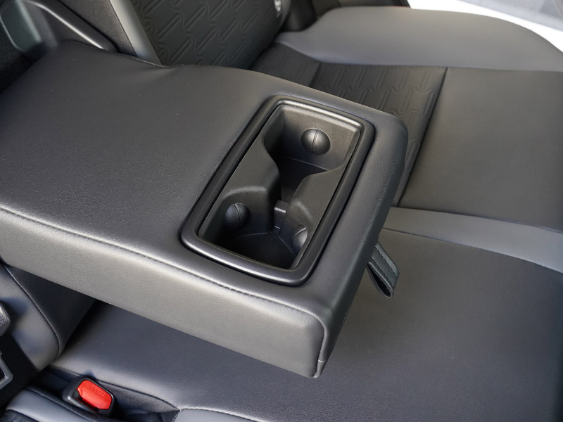 新型RAV4 60系 RAV4 50系 クラウンスポーツ 共通 リアドリンクホルダートレイ 1P ブラック 防水 TPE素材｜トヨタ TOYOTA ラブフォー AXAN64 CROWN SPORT カップホルダー 防水 水洗い 取り付け簡単 アクセサリー 内装 コップ トレイ カバー 保護 社外 カー用品