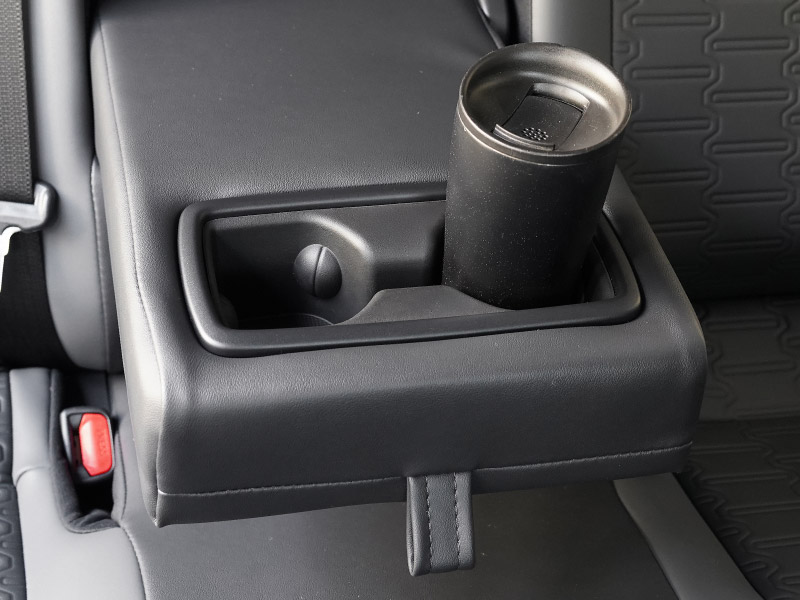 新型RAV4 60系 RAV4 50系 クラウンスポーツ 共通 リアドリンクホルダートレイ 1P ブラック 防水 TPE素材｜トヨタ TOYOTA ラブフォー AXAN64 CROWN SPORT カップホルダー 防水 水洗い 取り付け簡単 アクセサリー 内装 コップ トレイ カバー 保護 社外 カー用品