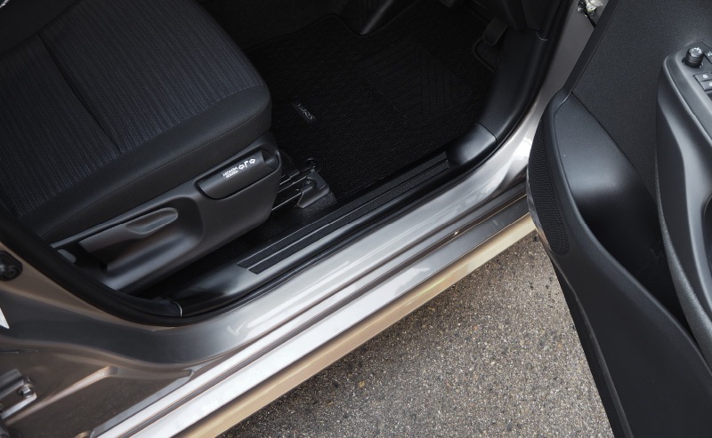 ��ꥹ �ϥ��֥�å����� �����ɥ��ƥå���¦ �ե���ȡ��ꥢ���å� �֥�å��إ��饤�� ���ߤᥴ���դ� 4P�åȥ西 TOYOTA YARIS HYBRID ���� ���������꡼ �ҳ��� �������� �����ɥ����ͽ������/3��20��������ͽ���