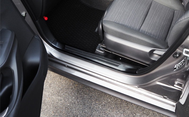 ��ꥹ �ϥ��֥�å����� �����ɥ��ƥå���¦ �ե���ȡ��ꥢ���å� �֥�å��إ��饤�� ���ߤᥴ���դ� 4P�åȥ西 TOYOTA YARIS HYBRID ���� ���������꡼ �ҳ��� �������� �����ɥ����ͽ������/3��20��������ͽ���