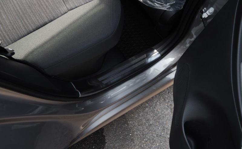 ��ꥹ �ϥ��֥�å����� �����ɥ��ƥå���¦ �ե���ȡ��ꥢ���å� �֥�å��إ��饤�� ���ߤᥴ���դ� 4P�åȥ西 TOYOTA YARIS HYBRID ���� ���������꡼ �ҳ��� �������� �����ɥ����ͽ������/3��20��������ͽ���