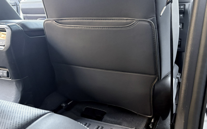 新型ヴォクシー ノア 90系 シートバックキックマット 運転席 助手席 2P ブラック｜トヨタ TOYOTA VOXY NOAH 90 95 専用 カスタム パーツ ドレスアップ アクセサリー 内装 社外 保護 シート カバー マット プロテクター キックガード 傷防止 汚れ防止【予約販売/5月20日頃入荷予定】