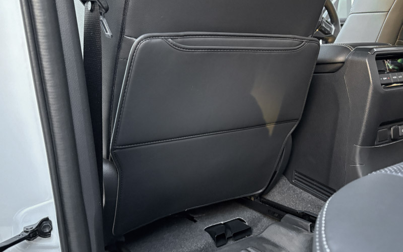 新型ヴォクシー ノア 90系 シートバックキックマット 運転席 助手席 2P ブラック｜トヨタ TOYOTA VOXY NOAH 90 95 専用 カスタム パーツ ドレスアップ アクセサリー 内装 社外 保護 シート カバー マット プロテクター キックガード 傷防止 汚れ防止【予約販売/5月20日頃入荷予定】