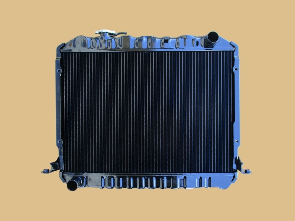 ハイエース　ラジエーター　YH80　YH81　16400-71120　リビルト品