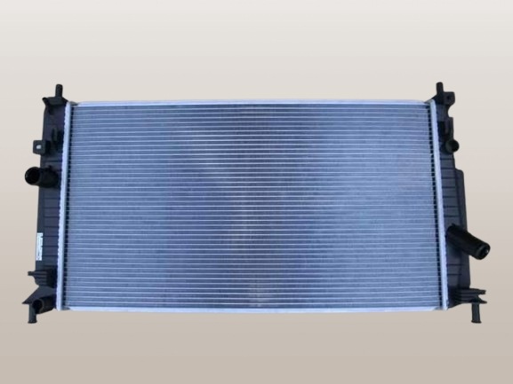 アクセラ　ラジエーター　BL3FW　BLEAP　BLEAW　BLEFP　BLEFW　LF8B-15-20Y　社外新品