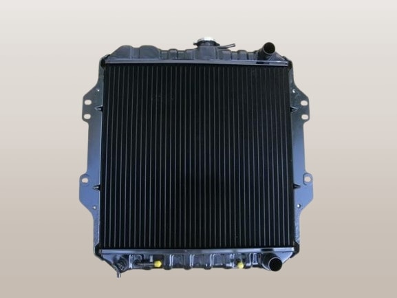 値段交渉歓迎!  ジムニーSJ30 ラジエーター ジムニー ラジエーター JA12W AT車 17700-83C30 リビルト品 有限