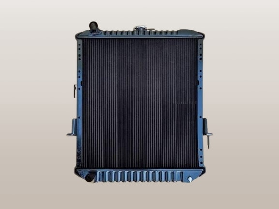 エルフ NPR81 AT ラジエーター エルフ NPR81 AT ラジエーター