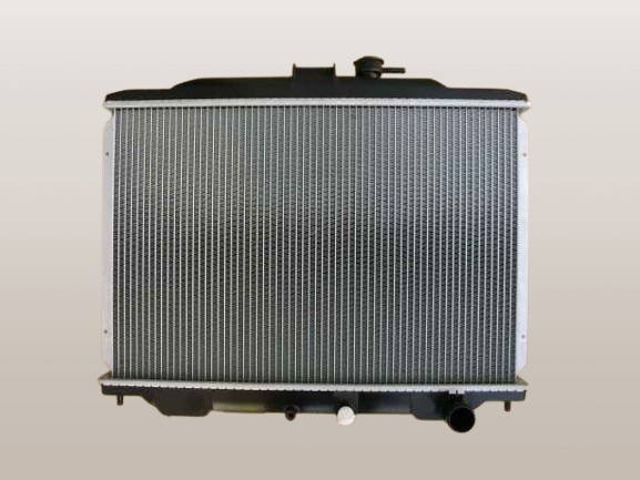 NV350　キャラバン  ラジエーター　VR2E26　MT車　21410-3XA0A　ブラケケット再利用　社外新品