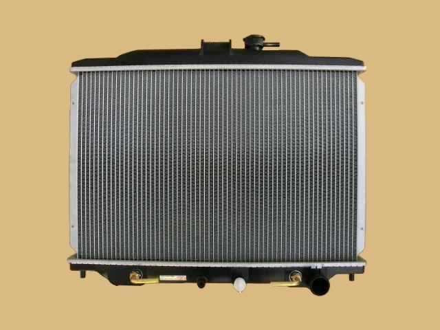 コモ　ラジエーター　JCS4E26　JCSGE25　JDS4E26　JDSGE25　JSE25　JSGE25　JVR2E26　JVRE25　5-86161-592-0　社外新品