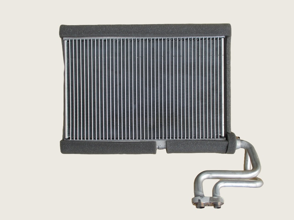 NV350キャラバン　エバポレーター　CW4E26　CW8E26　27280-3XA0A　エキパン/O-リング2個+2個/ボルト2個同梱