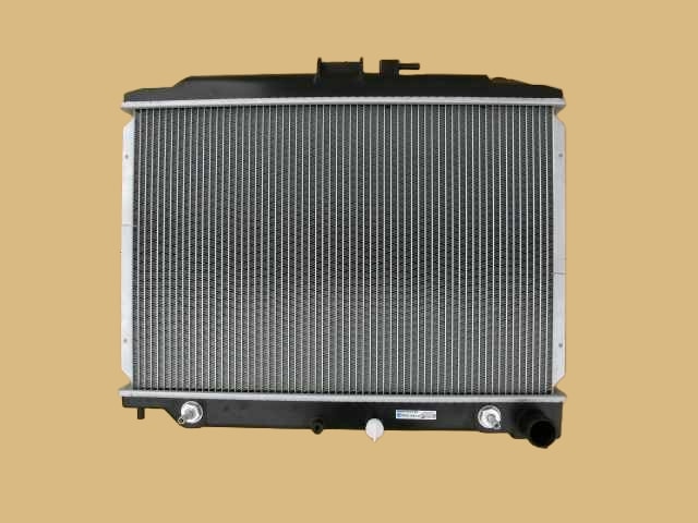 NV350キャラバン　ラジエーター　CW4E26　CW8E26　DW4E26　VW2E26　VW6E26　BY560-3XC0A　社外新品　