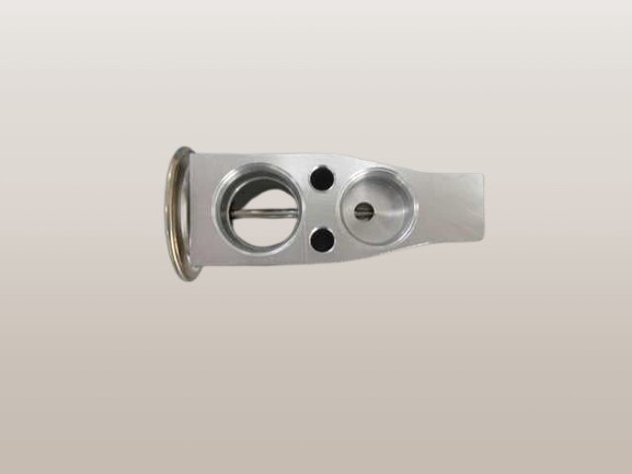 ジムニーシエラ　エキスパンションバルブ　JB74W　95431-74P00　447500-4930　O－リング4個同梱　社外新品