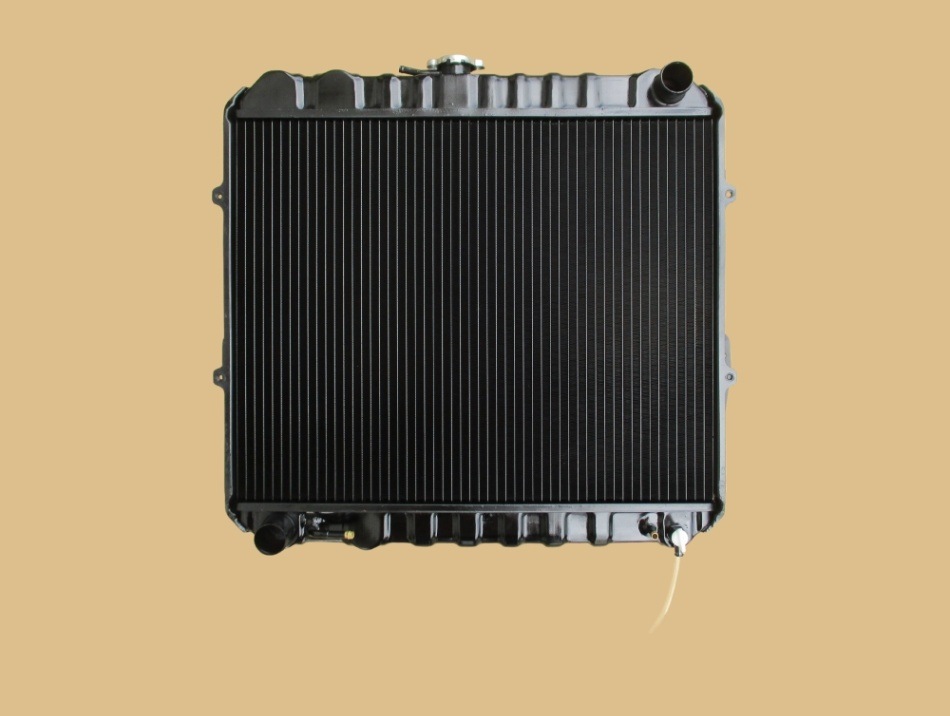 ハイラックスサーフ　ラジエーター　YN61G　16400-73250　422190-4860　AT車　現物修理対応