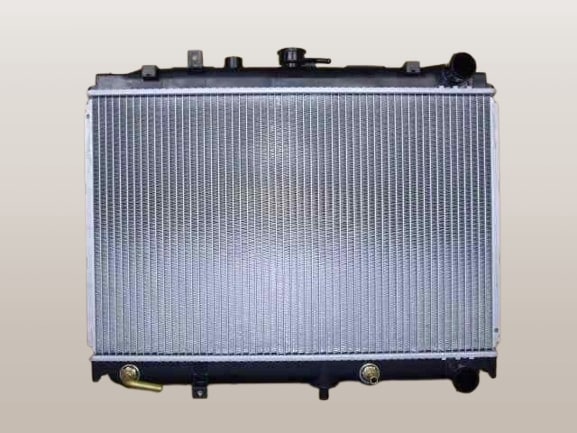 ボンゴブローニィ　ラジエーター　SKE6V　FF04-15-V01　ブラケット再利用　社外新品