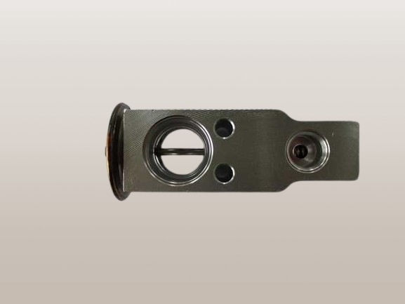 アルファード エキスパンションバルブ MNH10W MNH15W 88515-28160