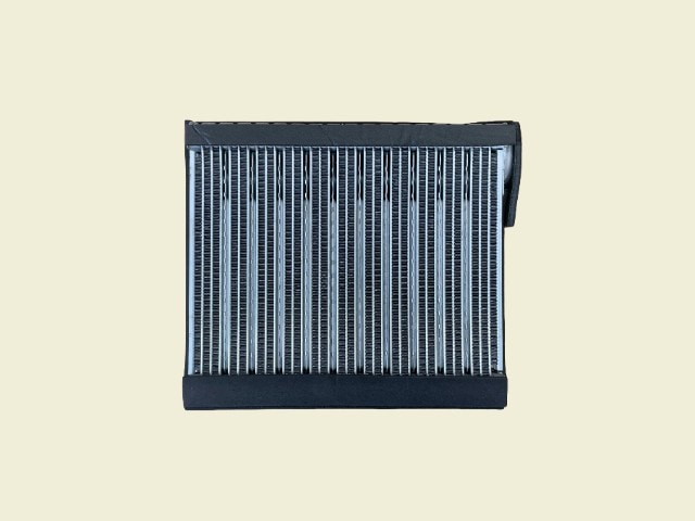 【新品未使用】エマーキット×4本 エマーキット偽物 大量発生中🚨 ⁡ 中の液体の成分は不明。目元に