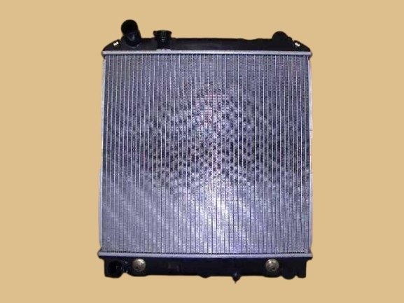 専用ページ211 エルフ ラジエーター NKR81N 8-97361-640-0 ブラケット再利用 社外新品