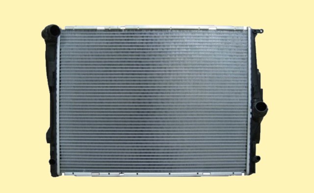 BMW　1シリーズ　ラジエーター　UF18　17117559273　社外新品