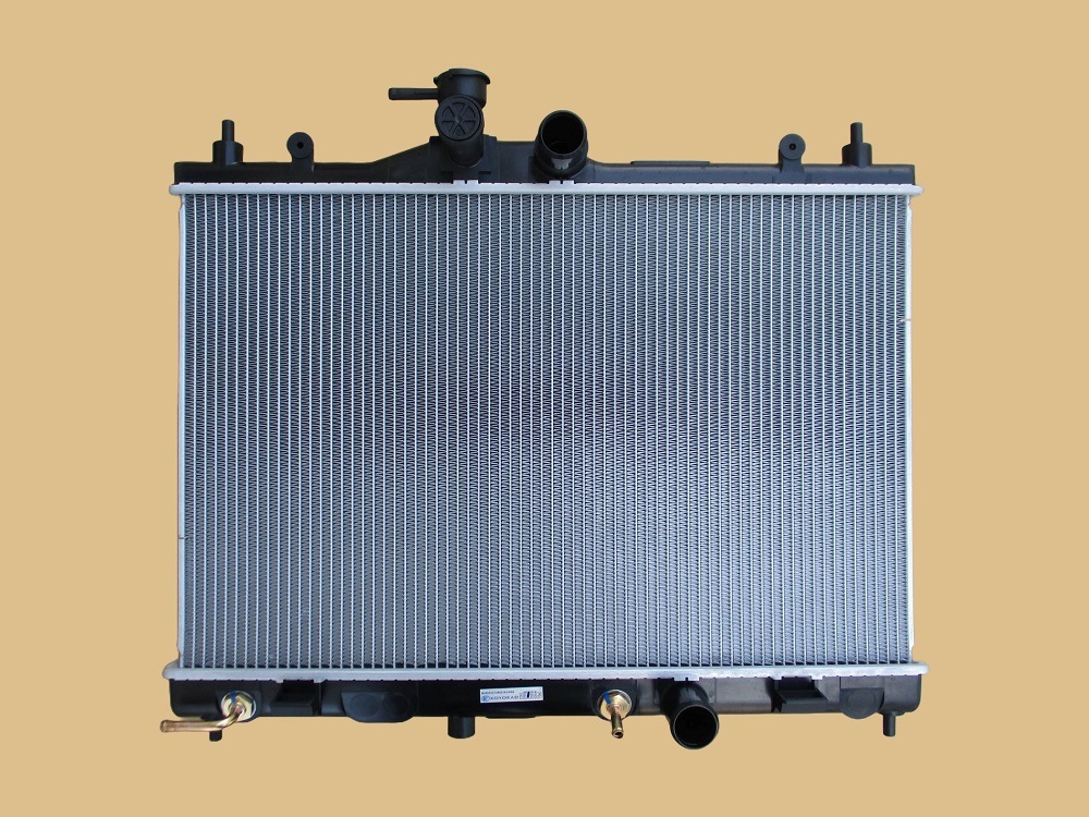 ファミリア　ラジエーター　BVY12　1N31-15-200　社外新品