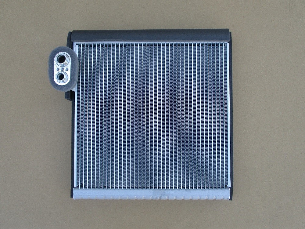 エレノア ノア エバポレーター ZRR75W 88501-48311 447610-2700 コイル