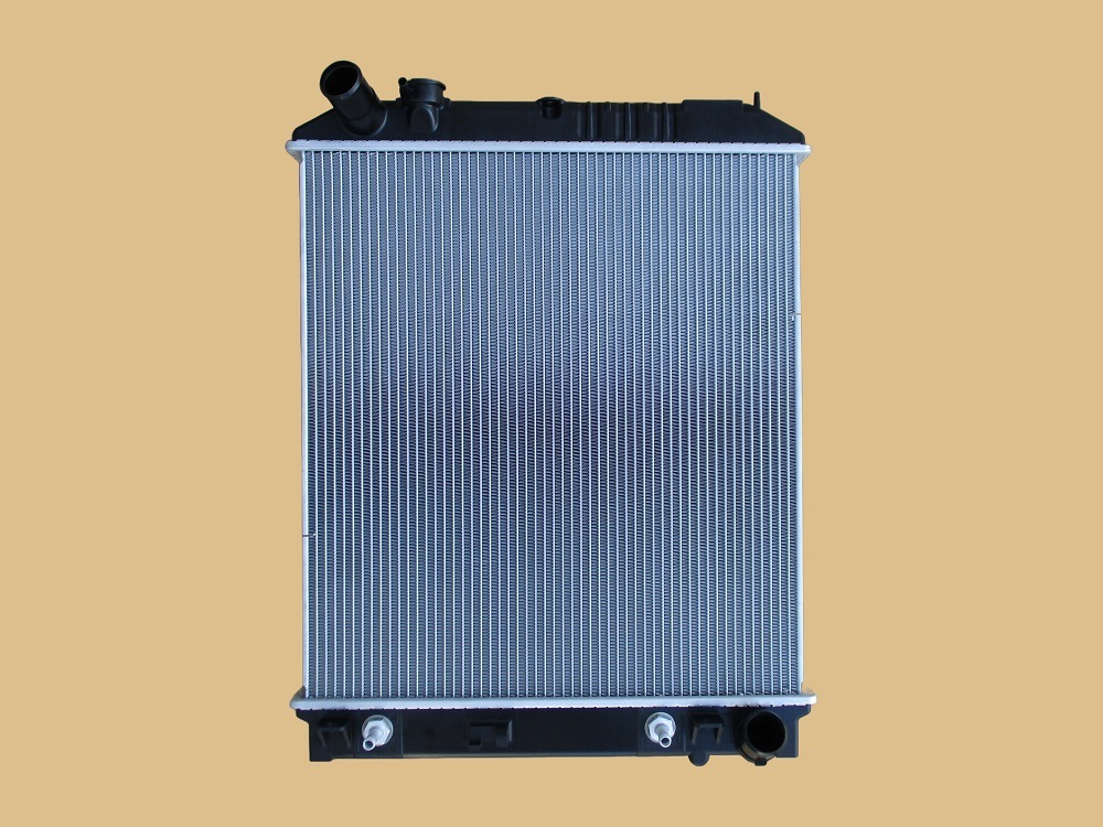 エルフ　ラジエーター　NJR88A　8-97502-240-2　8-97502240  ブラケット再利用　社外新品