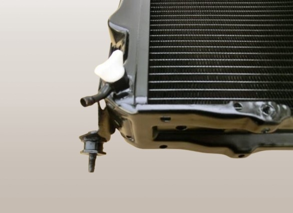 ハイエース ラジエ-ター RZH100G AT 16400-75042 リビルト品