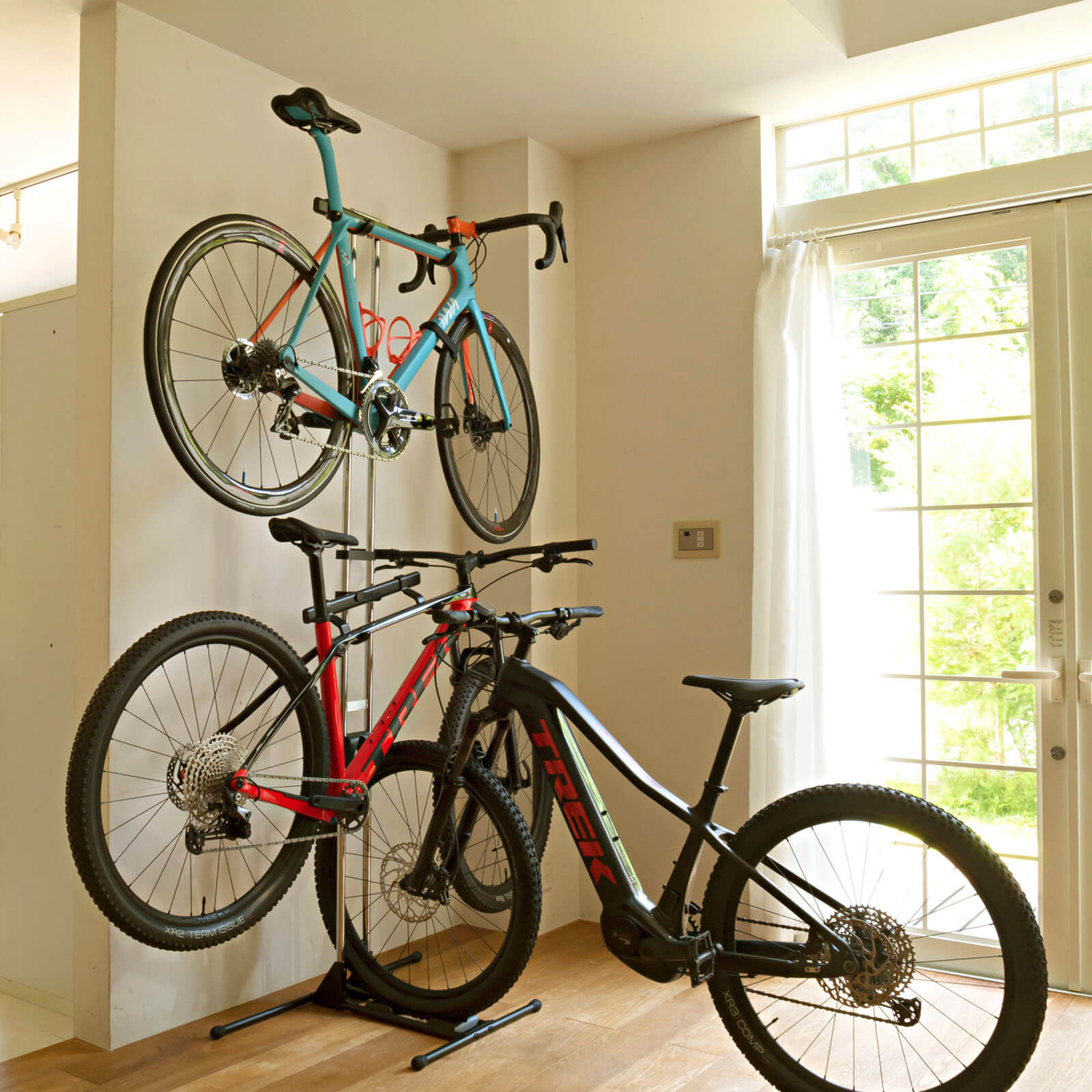 iWA TOWER 丸八工機　自転車ディスプレイスタンド 横置きバイクスタンド iWA TOWER 横置きバイクスタンド｜iWA