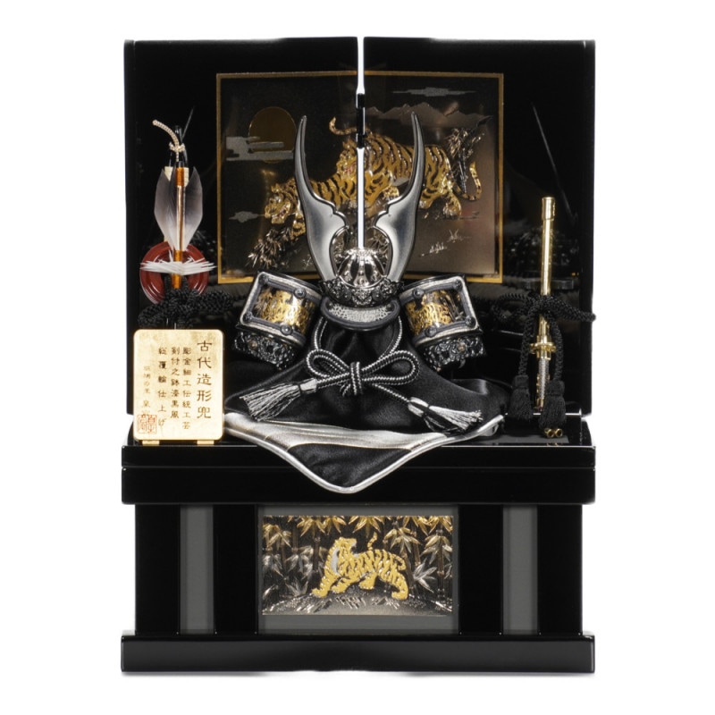 五月人形】8号 龍王 兜収納飾り | 皇宸作 ｜雛人形・五月人形の専門店