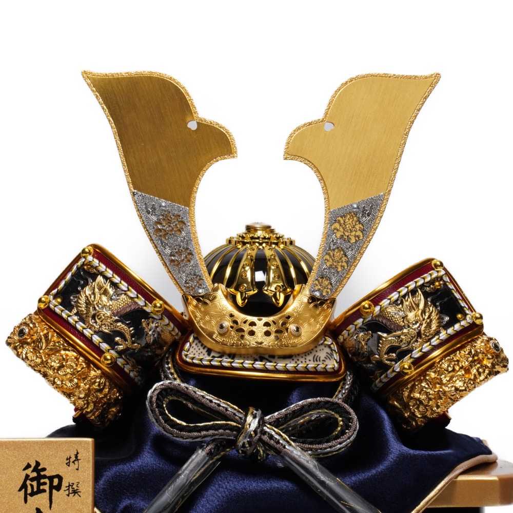 【五月人形】5号 透かし牡丹 兜アクリルケース飾り | 雅秀作