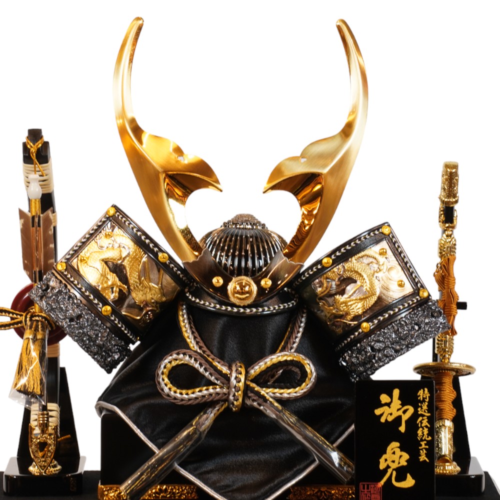 五月人形】12号 いぶし銀 貫前 兜ガラスケース飾り〈河雲作