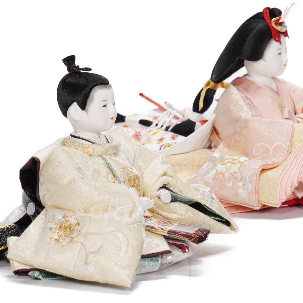 【雛人形】三寸 おぼこ雛 京刺繍(特上) 唐花文様 丸窓竹製円型飾り | 小出松寿作