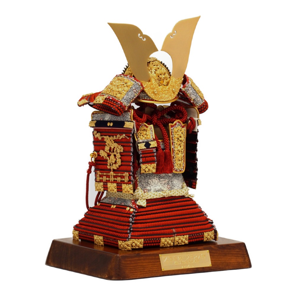 【五月人形】五分之一 国宝模写 菊一文字 奉納鎧飾り〈雄山作〉[245-208]