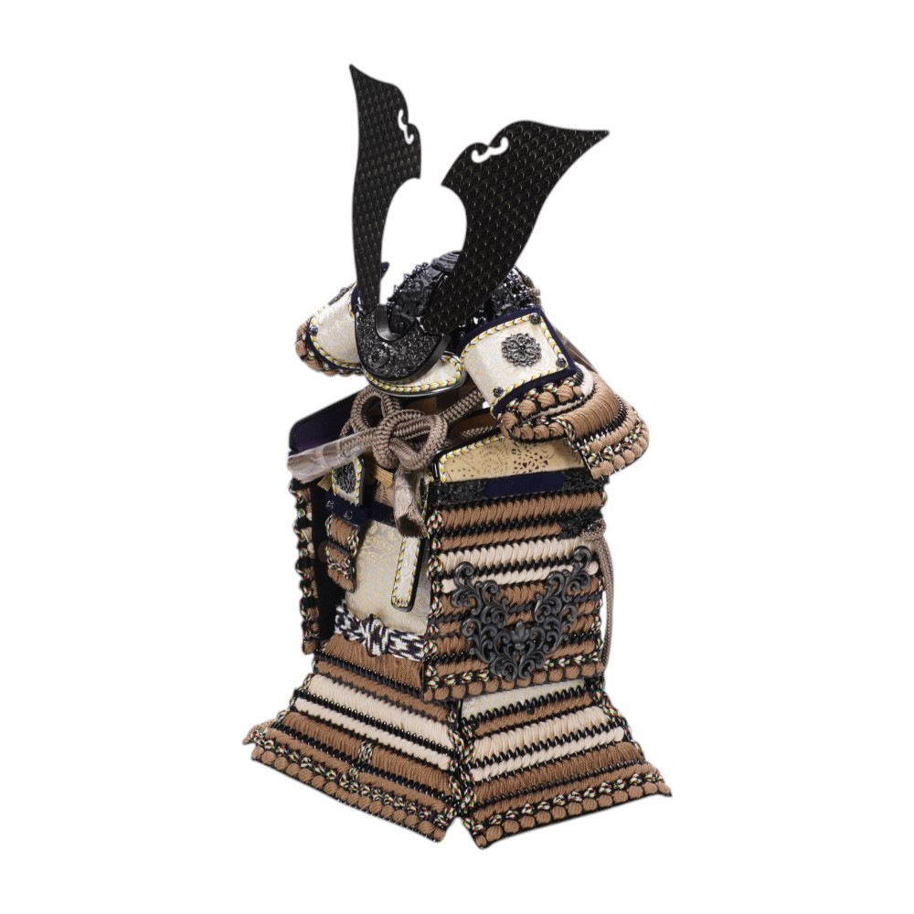 【五月人形】7号 永遠奉納大鎧 薄茶中ベージュ威-KINGDOM- 鎧飾り | 翠鳳作