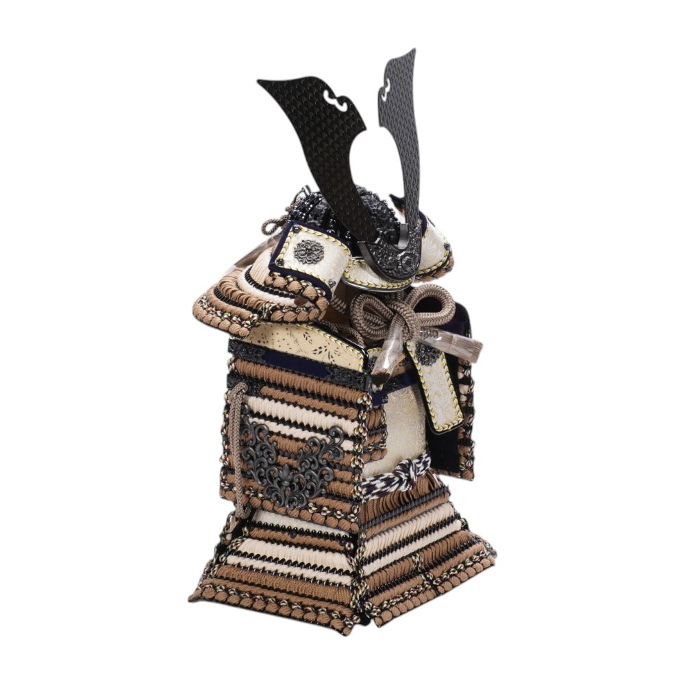 【五月人形】7号 永遠奉納大鎧 薄茶中ベージュ威-KINGDOM- 鎧飾り | 翠鳳作