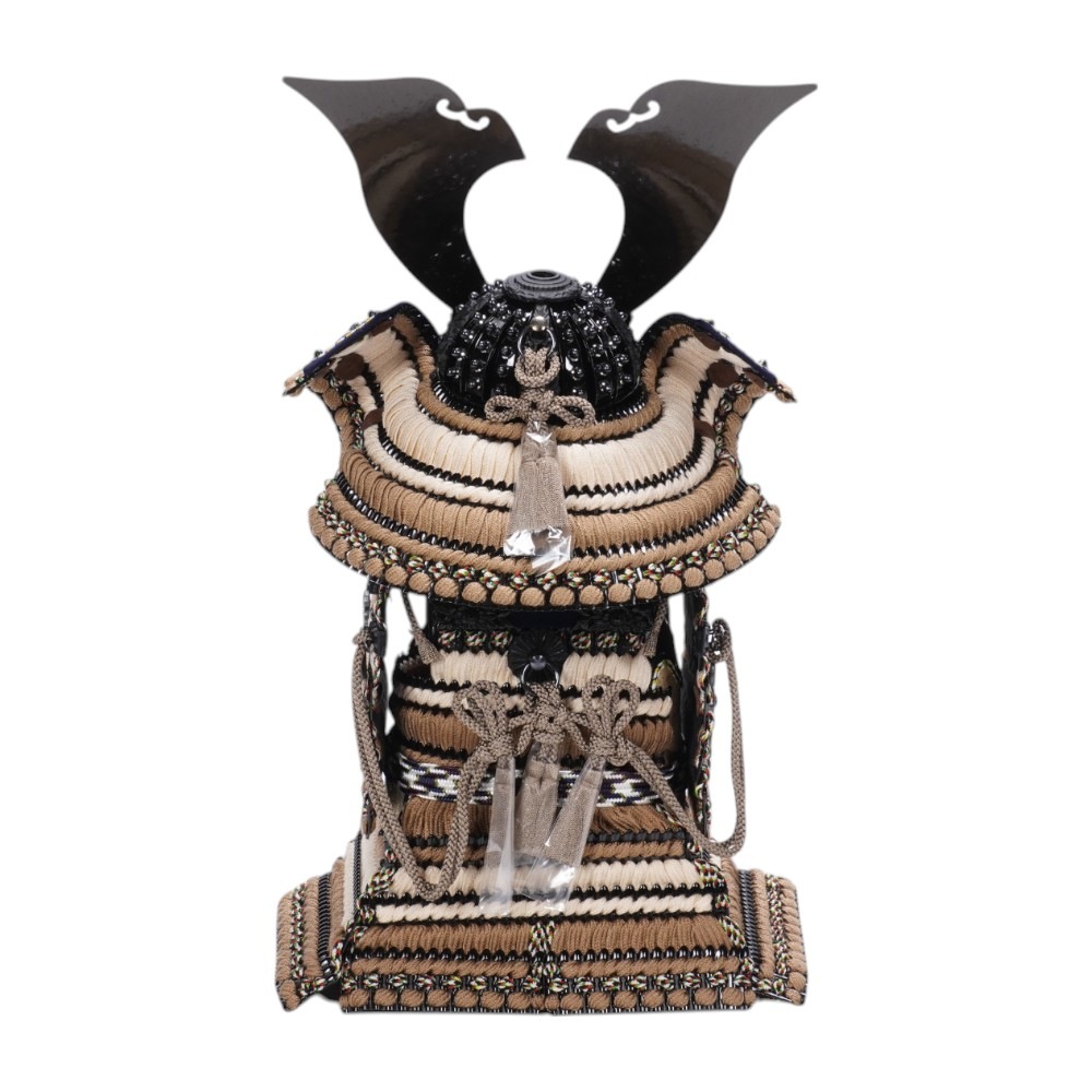 【五月人形】7号 永遠奉納大鎧 薄茶中ベージュ威-KINGDOM- 鎧飾り | 翠鳳作